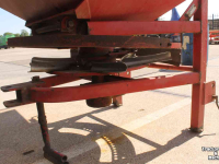 Fertilizer spreader Lely L1250/L1500 kunstmeststrooier met enkele strooischijf