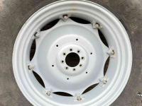 Wheels, Tyres, Rims & Dual spacers BKT 520/85R38 90%