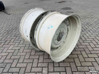 Wheels, Tyres, Rims & Dual spacers New Holland W15x34 velgen set gebruikt