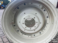 Wheels, Tyres, Rims & Dual spacers New Holland W15x34 velgen set gebruikt