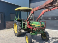 Tractor John Deere 1130 met voorlader en 1040 - beide 2wd en kenteken fendt ford international