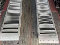 Low loader / Semi trailer  NETAM-FRUEHAUF Aanhanger / Machinetransporter vrachtwagen met hydraulisch lier - met oprijplaten