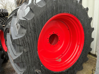 Wheels, Tyres, Rims & Dual spacers  Trelleborg VF710/60R42 op velg 10 gats
