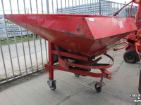 Fertilizer spreader Lely L 700 liter kunstmeststrooier zoutstrooier zandstrooier enkele strooischijf