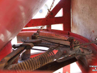 Fertilizer spreader Lely L 700 liter kunstmeststrooier zoutstrooier zandstrooier enkele strooischijf