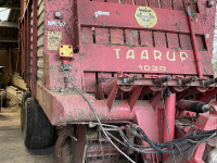 Self-loading wagon Taarup 1030