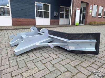 Rubber yard scraper  Heavy-Duty CW30 rubberschuif 255 cm / modderschuif / wegenschuif