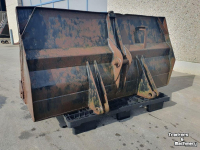 Loading buckets  Grondbak