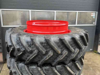 Wheels, Tyres, Rims & Dual spacers  Dubbellucht 520/85R46  naast  710/70R42