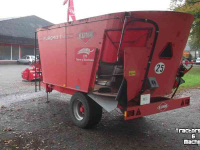 Vertical feed mixer Kuhn Euromix 16-70 Voermengwagen