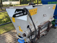 Sawdust spreader for boxes Shelbourne cb 150 met weidemann boxenstrooier