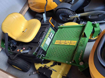 Ride-on mower John Deere DIV. ZITMAAIERS GEBRUIKT