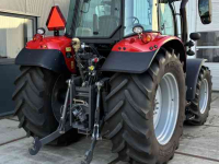 Tractor Massey Ferguson 5712 S Dyna-4