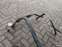 Used parts for tractors Case-IH voorspatbord steunen, voorspatborden, spatbordbeugels van een MX135
