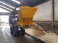 Sawdust spreader for boxes VDMJ Instrooibak, boxenstrooier CV2R
