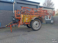Fieldsprayer pull-type Douven Getrokken veldspuit 2000 liter 27 meter breed