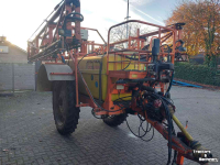 Fieldsprayer Douven Getrokken veldspuit 2000 liter 27 meter breed