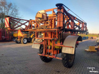 Fieldsprayer pull-type Douven Getrokken veldspuit 2000 liter 27 meter breed