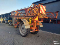 Fieldsprayer pull-type Douven Getrokken veldspuit 2000 liter 27 meter breed