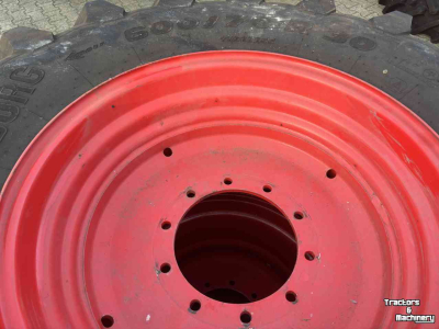 Wheels, Tyres, Rims & Dual spacers Trelleborg 600/70R30 TM900 90% op 10-gaats velgen