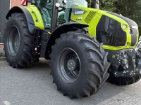 Tractor Claas Axion 870 Night Edition