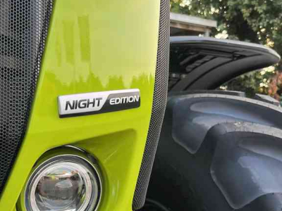 Tractor Claas Axion 870 Night Edition