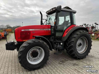 Tractor Massey Ferguson 8220