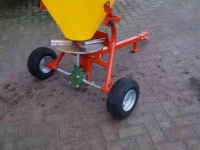 Fertilizer spreader  Jarmet getrokken kunstmeststrooier 200 ltr & 400 ltr