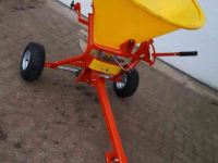 Fertilizer spreader  Jarmet getrokken kunstmeststrooier 200 ltr & 400 ltr