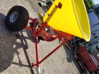 Fertilizer spreader  Jarmet getrokken kunstmeststrooier 200 ltr & 400 ltr