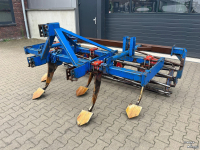 Cultivator  Diepwoeler 5 tanden met buizenrol