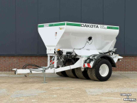 Other lawn and garden equipment and accessories  Dakota Turf Tender 414 Zandstrooier Bezandingsmachine