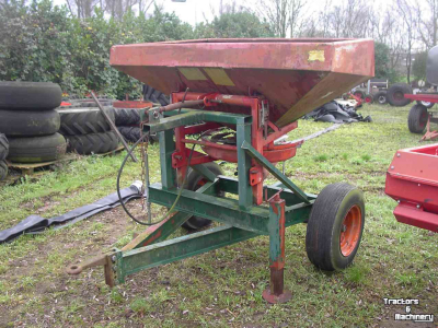 Fertilizer spreader Lely Kunstmest strooier op onderstel