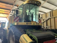 Forage-harvester Krone BIG X 650 met Maisbek en Pick-up