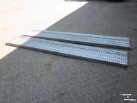 Other transport and industrial equipment and accessories  Aluminium op rijplaat