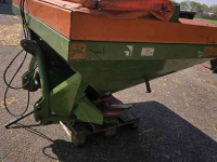 Fertilizer spreader Amazone Kunstmest strooier