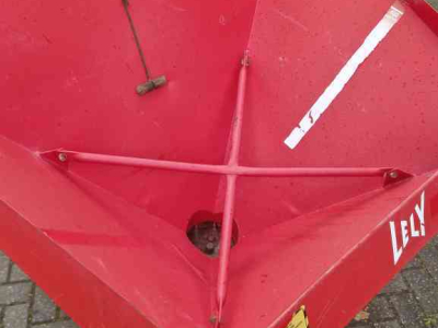 Fertilizer spreader Lely 1250