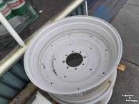 Wheels, Tyres, Rims & Dual spacers Valtra velgen DW18x38  8-gaats