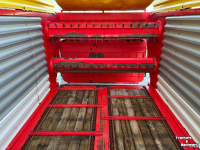 Self-loading wagon Pottinger Pöttinger Faro 4000D met Afvoerbandje.
