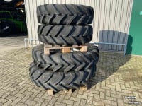 Wheels, Tyres, Rims & Dual spacers Michelin Agribib 13.6R38 + 13.6R24 op verstelvelgen