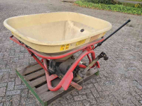 Fertilizer spreader Vicon Pendelstrooier