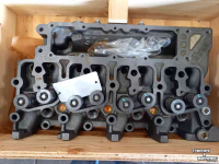 Diverse new spare-parts Cummins nieuwe cilinder koppen 4 en 6 cil