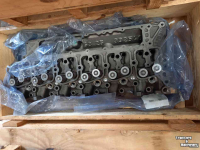 Diverse new spare-parts Cummins nieuwe cilinder koppen 4 en 6 cil