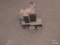 Diverse used spare-parts Massey Ferguson HYDRAULIEKTANK 7400-SERIE
