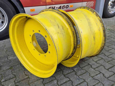 Wheels, Tyres, Rims & Dual spacers John Deere Velgen 15x28 Titan vast