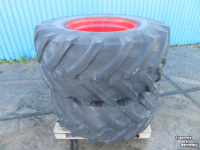 Wheels, Tyres, Rims & Dual spacers Pirelli 600/65R28 op Fendt velgen 10 gaats
