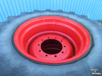 Wheels, Tyres, Rims & Dual spacers Pirelli 600/65R28 op Fendt velgen 10 gaats