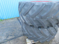 Wheels, Tyres, Rims & Dual spacers Pirelli 600/65R28 op Fendt velgen 10 gaats