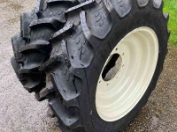 Wheels, Tyres, Rims & Dual spacers International Case-IH set wielen nieuw BKT 280/85R24