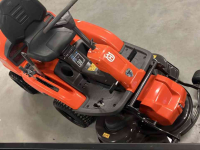 Ride-on mower Husqvarna R214